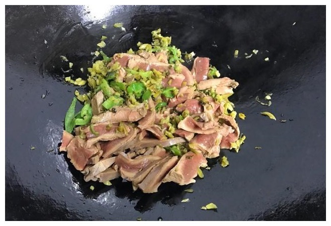 睡眠不好的人要多吃这菜,2分钟教你做,香辣开胃没腥味,超下饭