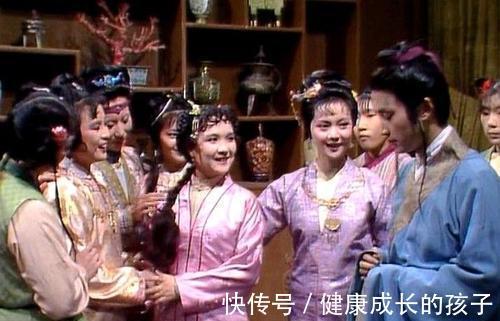 梅翰林!红楼梦:薛宝琴出场很难堪,贾母捧她是为了遮丑!结局难逃薄命司