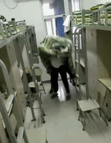 |搞笑段子：人死了，存折密码不知道，银行非要本人来