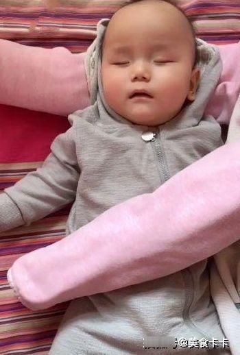 蒙混过关|一岁宝宝断奶,丈夫用“假妈妈”蒙混过关,真妈妈在一旁偷抹眼泪