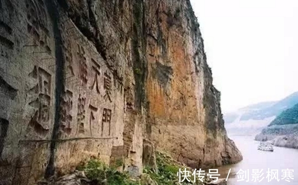 悬棺|揭秘:龙虎山“悬棺之谜”,专家望而止步,悬赏30万却无人能解!