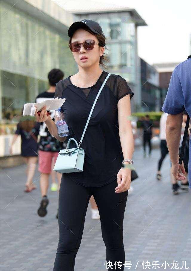 大衣 穿这款打底裤,把身姿的美感放大,非常修身