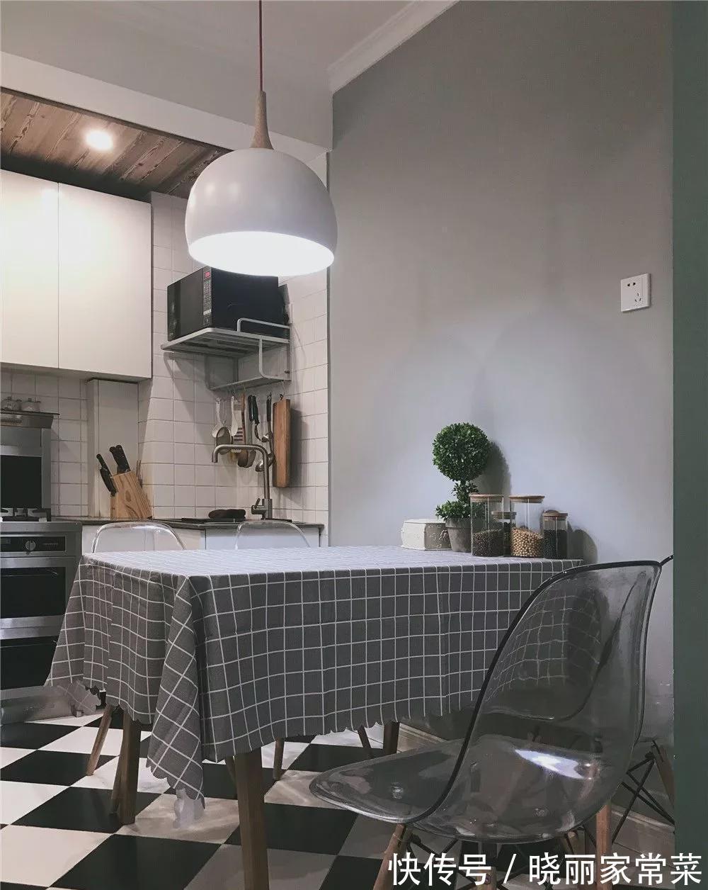 柜子|66平的轻奢风小户型二居室,简洁的基础上,客厅多了好些储物空间