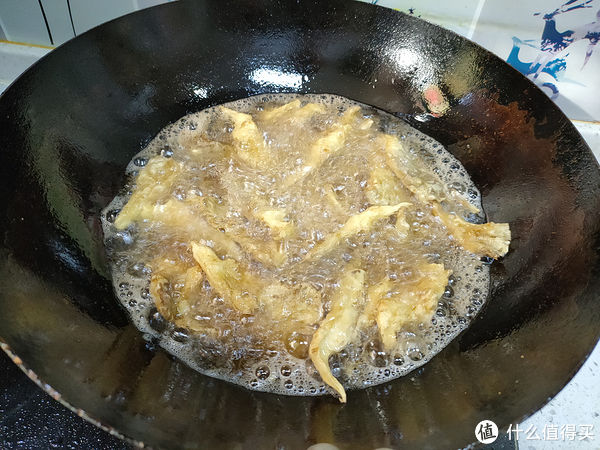 干炸蘑菇|餐馆里“很脏”的一道菜，不少人都喜欢吃，内行下馆子却很少点