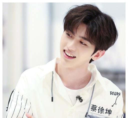 他被評為《跑男8》最多余的嘉賓,接不住成員的梗,看起來有點尬