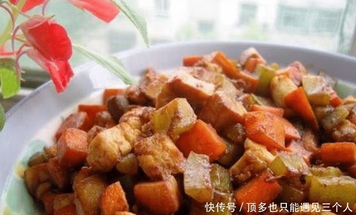 荤素搭配的酱爆鸡丁,鲜香肉嫩有营养,孩子爱吃的美味菜肴