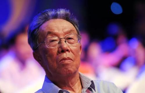 自称|结婚55年的妻子患癌病逝,王蒙立刻迎娶小20岁娇妻,自称一见钟情