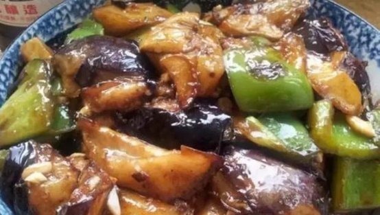 去男友东北老家，男友妈妈做这些菜招待，我妈吃不下但我却吃得欢