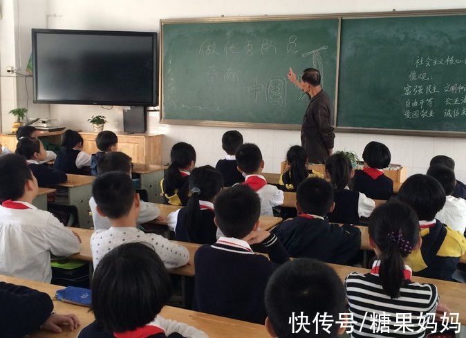 老师|自家娃开学坐最后一排，是老师有意为之？家长要了解后排的好处