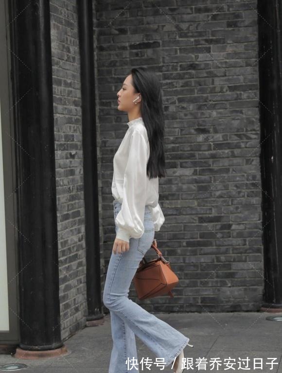 高腰 卷土重来的喇叭裤，配白色绸缎面衬衫，洋气好看又显恬静的美！