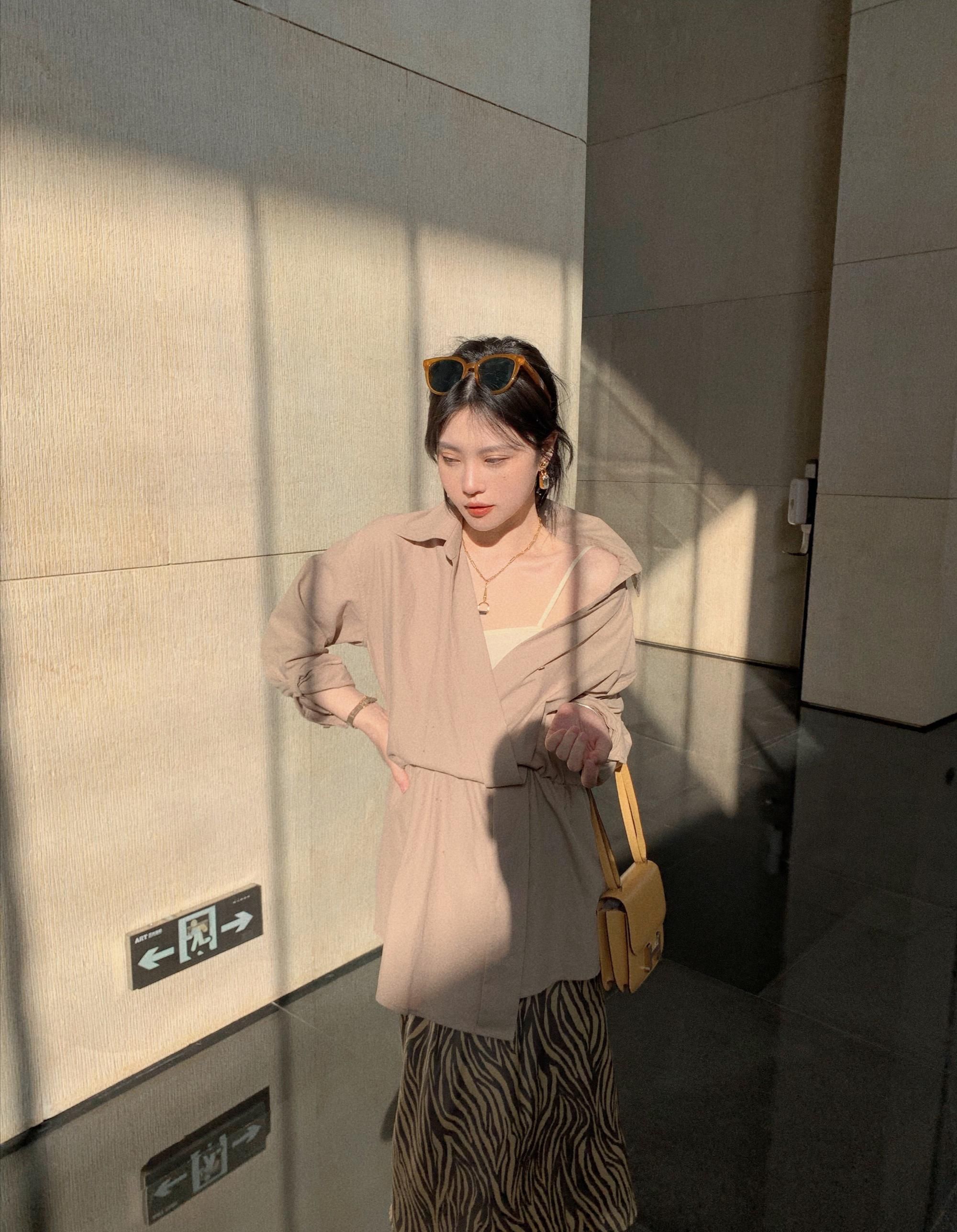 “纯欲风”穿搭最撩人，春季这样穿让人心动不已，建议get一下