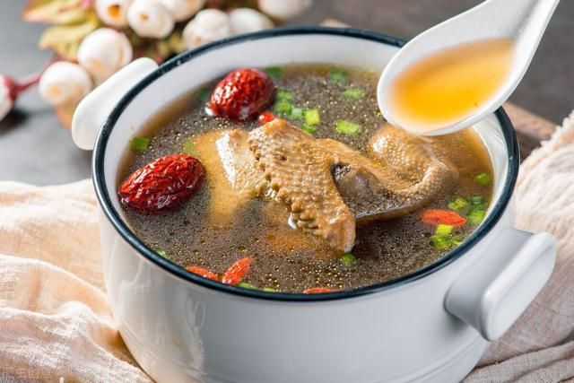 鸽子|一鸽胜九鸡，炖汤时不能先焯水，学会这样做，汤鲜味美更好喝