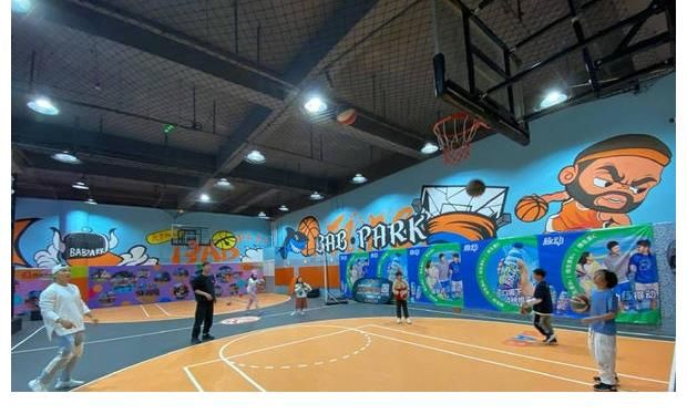 《爸爸5》萌娃重聚 Jasper与小泡芙玩游戏气氛欢乐