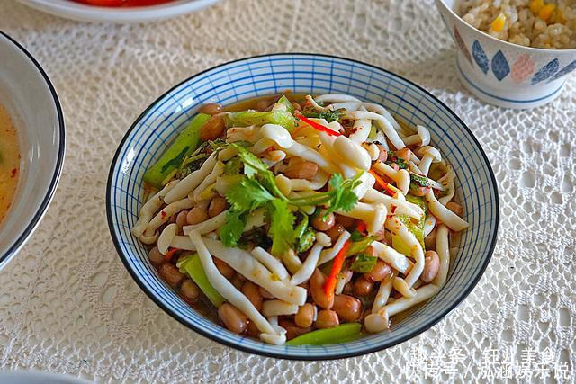 桌子|不会做饭的姐姐,刚学半个月便请客,亲自下厨做一桌子菜,厉害了