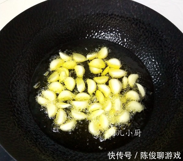 大蒜放久了怕长芽教你一招,即使放半年,都像刚买的,快收藏!