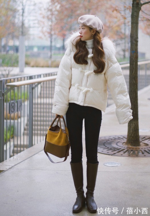 毛毛领 今年羽绒服“穿短不穿长”,搭配牛仔裤真洋气,搭配半身裙好高级