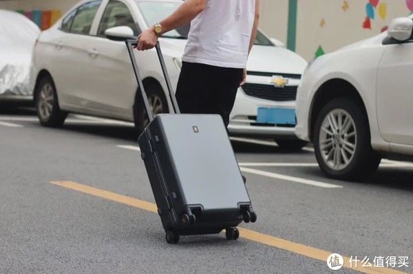 系列|坚固耐磨颜值在线，地平线8号POWER系列旅行箱体验