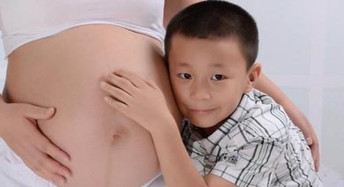 女性能生二胎的年纪越来这么晚，超过这个数，真不建议要二胎