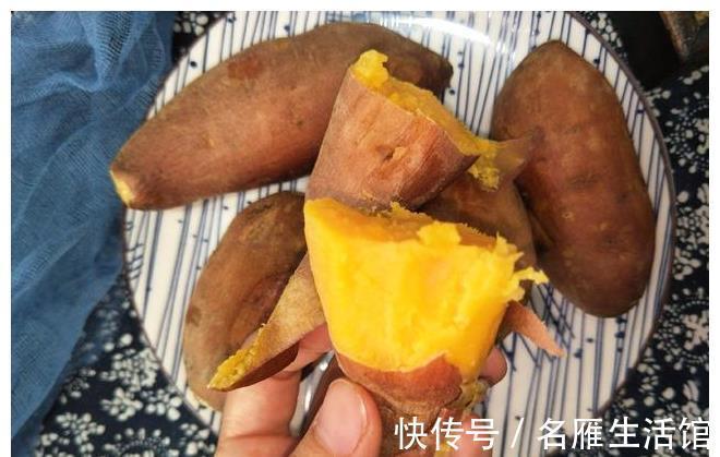 红薯|把一堆红薯扔进电饭煲，不加一滴水，不用烤箱，出锅比烤的还好吃