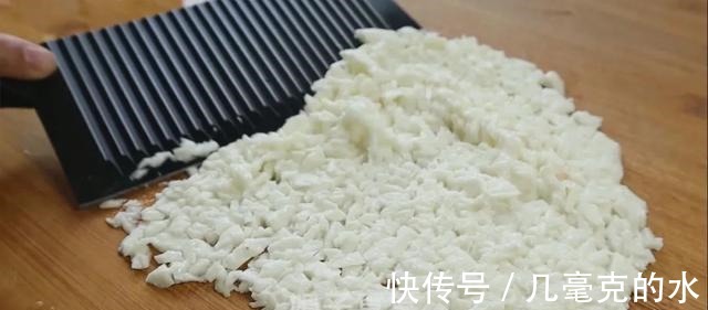 包子这样做,柔软鲜嫩,不用揉面、不用擀皮,做法简单又营养!