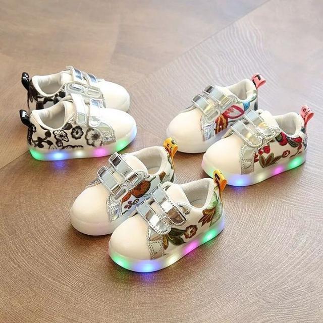 果冻鞋|8种凉鞋被列入“黑名单”,娃穿了易O型腿、足外翻,家长别买了