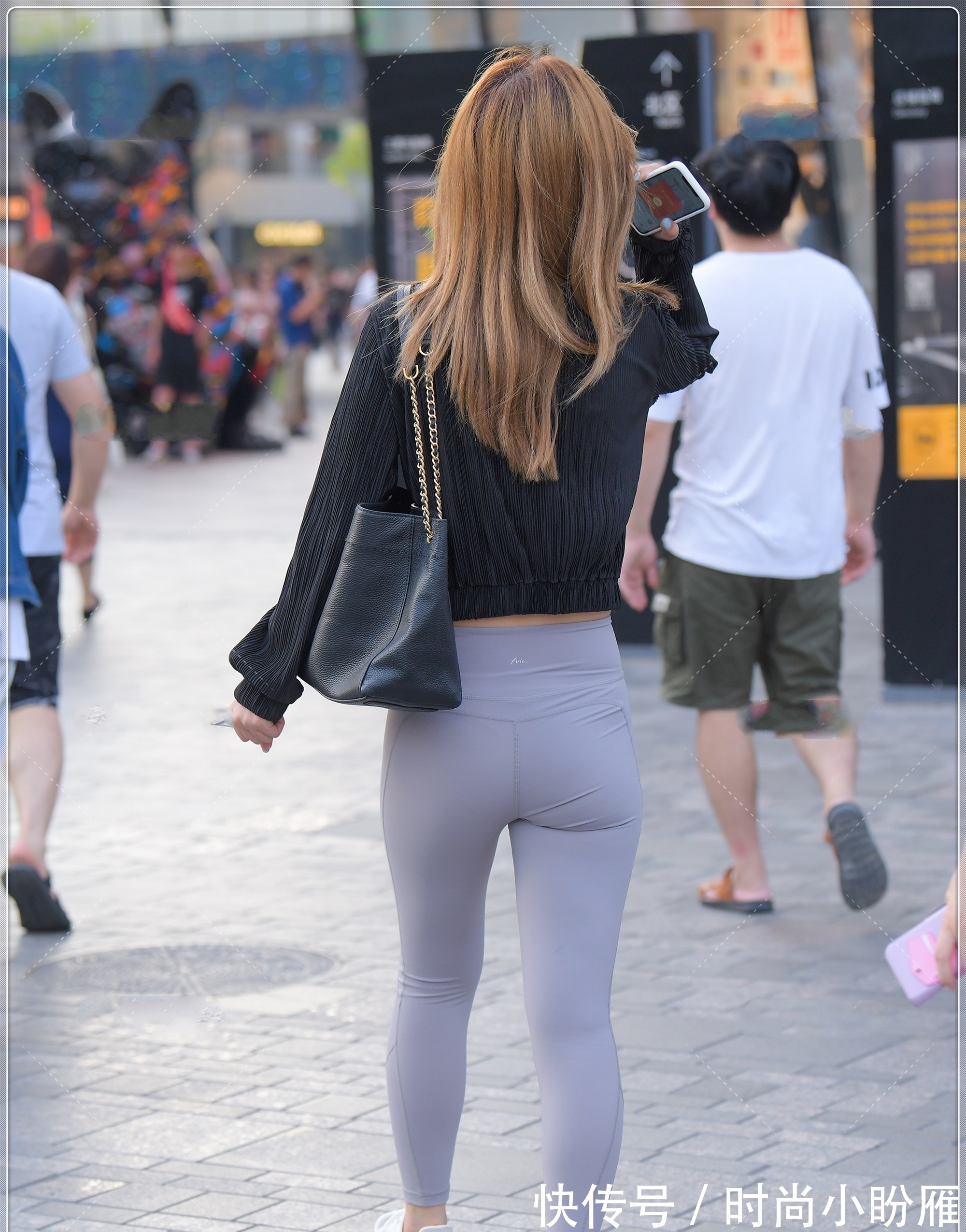 浅灰色 黑色运动衫搭配浅灰色瑜伽裤,又潮又酷,时尚度满分