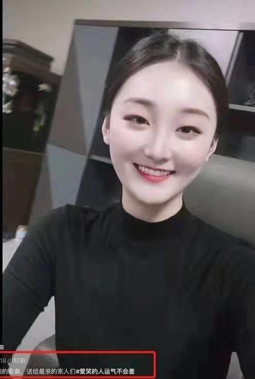 小白|别拿小白鞋搭大衣了，今年流行的3双鞋，舒服时髦，和大衣更相配