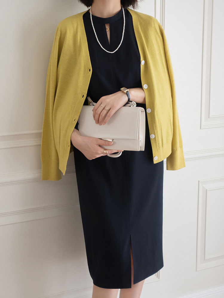 搭配|秋季，穿羊毛针织衫真的很美？搭配白色半身裙高级优雅，减龄时髦