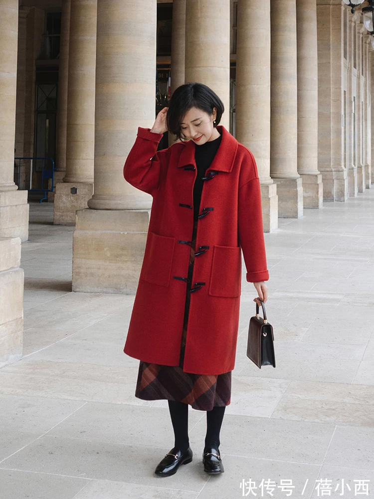 博主|穿大衣,不一定要配小黑裤才好看,搭配“半身裙”更时髦上档次