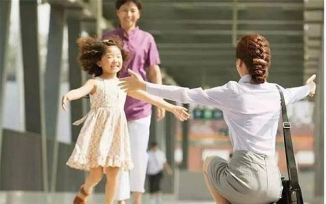 爸爸们|爸爸第一次去幼儿园接娃,老师一脸警惕,爸爸:我真是他爸