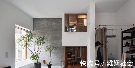 地面|越来越多人家里地面不铺瓷砖了,聪明人都用它替代,实用又省钱