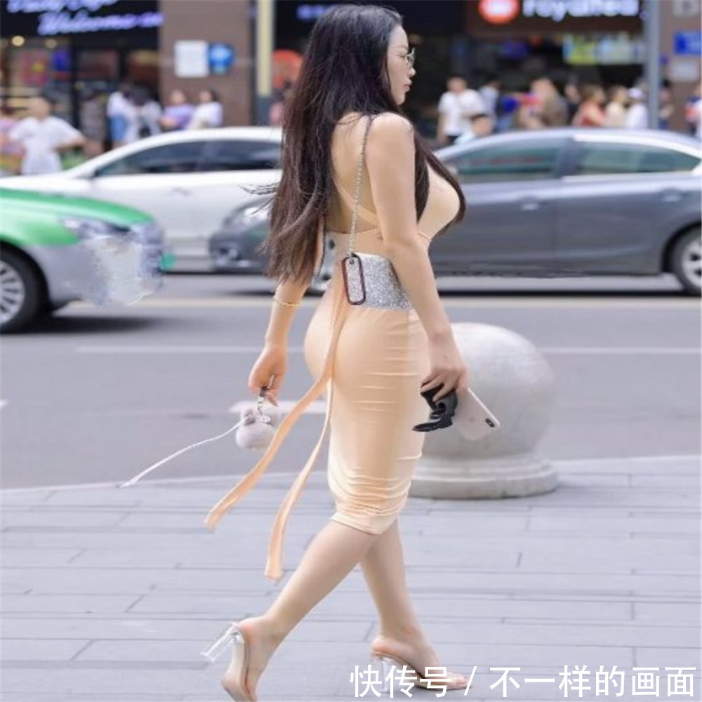 穿搭|穿“无痕”连衣裙的女神,气场波及了整个街区!