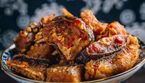 保存腊鱼腊肉，不能直接放冰箱，教你一招，久放不坏口感好