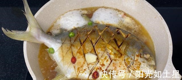 鲳鱼不会烧20年厨师教你做,鲜甜味美,简单还易学!