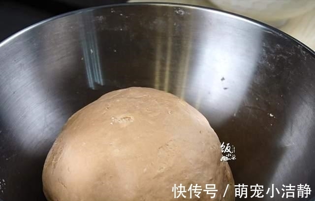 家里有面粉，试试这样做，比包子简单，好吃又健康，当早餐更营养