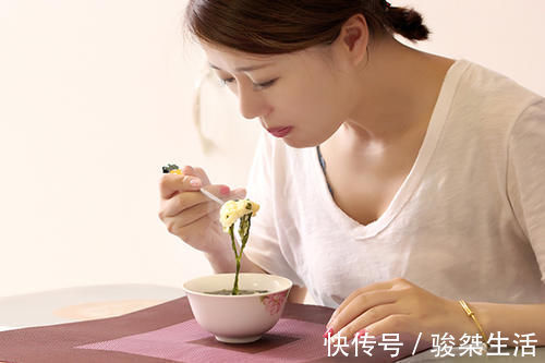 凉菜|50岁后,早餐多讲究不是坏事!4样早餐建议少吃,牢记早餐3不宜