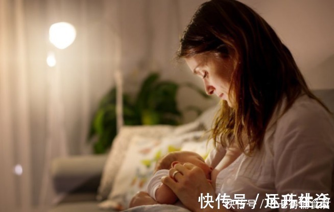 宝宝|宝宝吃奶总爱扭来扭去?孩子虽不会说话,但家长要读得懂“暗号”