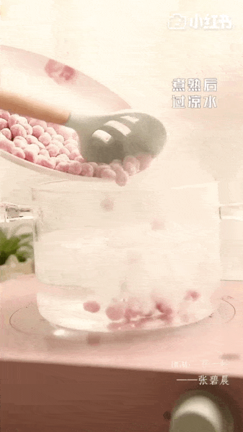 冬季精致女孩行为大赏：吃水果