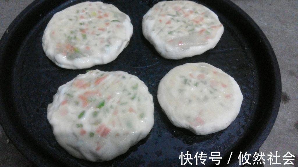 电饼铛|在家制作青椒火腿馅饼,味道鲜美,营养健康