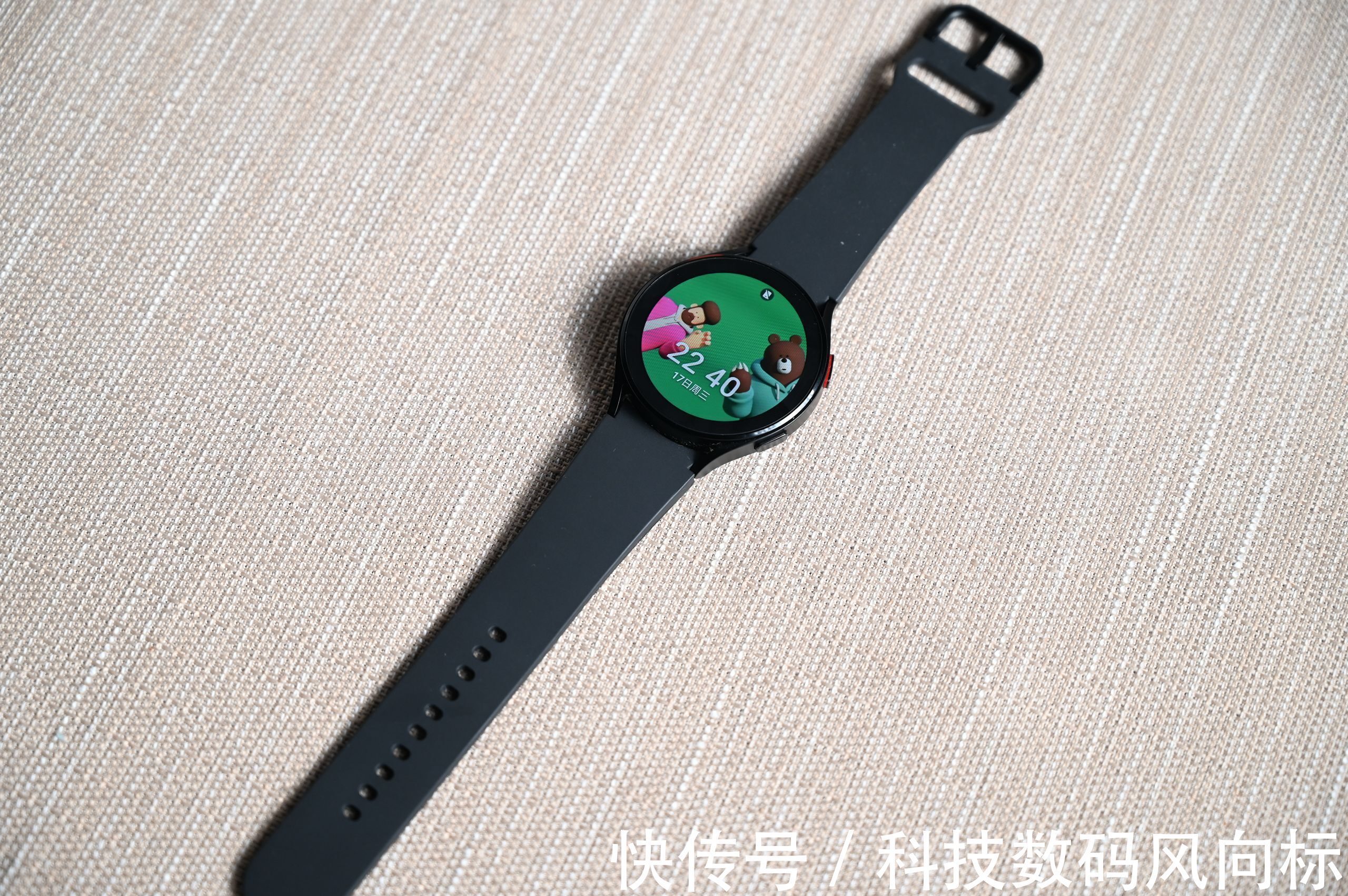 G做工精巧的腕上多面手，运动健康功能是亮点，Galaxy Watch4上手