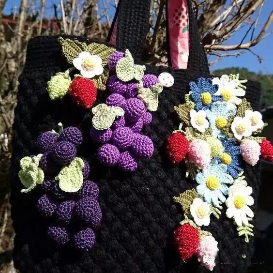 小花片 55款超美的钩花包包,只要会钩不同的花,拼缝在一起,就能做出