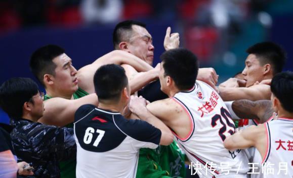 篮板|火爆!辽粤大战3人被驱逐,韩德君被威姆斯打出血,球迷拳击保安