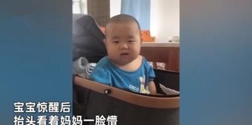 孩子|萌娃打瞌睡“东倒西歪”,被亲妈“嘲笑”惊醒后,表情也太可爱了