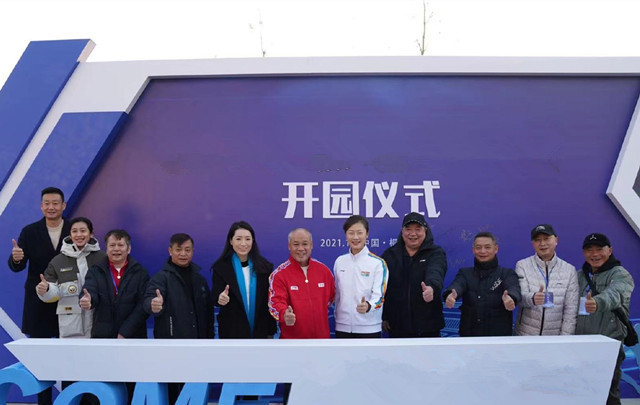 李春阳|帅气!李大双李小双一起出镜,丁宁也来助阵,美女冠军紧挨李宁