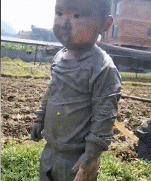 |搞笑GIF:妹子你这是在停车场练漂移吗?