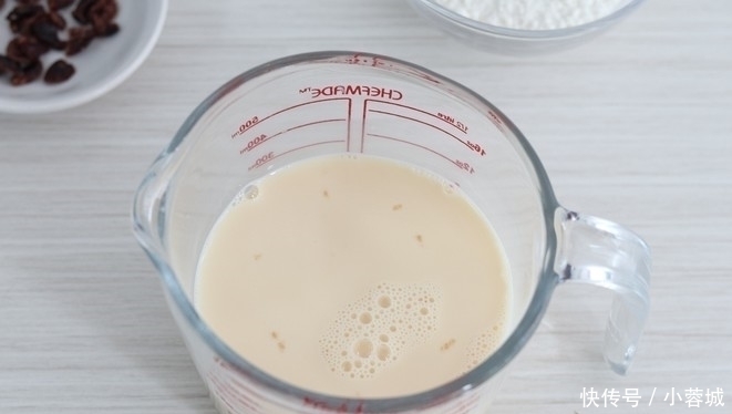 营养物质|孩子不喝奶,担心他会缺钙?它是补钙“法宝”,一口吃3都嫌不够