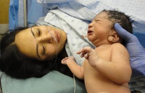 宝宝|宝宝出生后,眼睛啥时候睁开?睁眼早晚和智商有关?家长提前了解