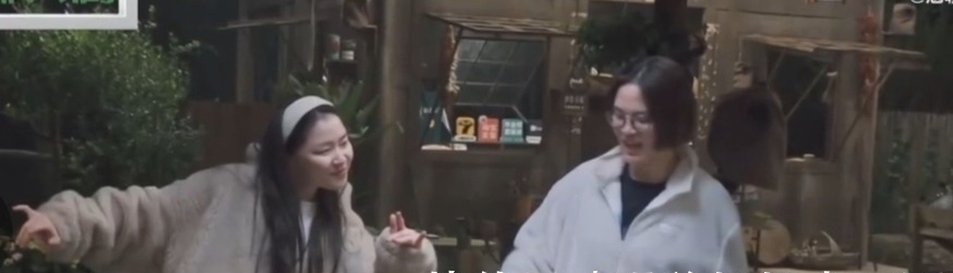 感情|張藝興被金靖夸的心花怒放，主動(dòng)教金靖跳舞，兩人熱絡(luò)感情升溫