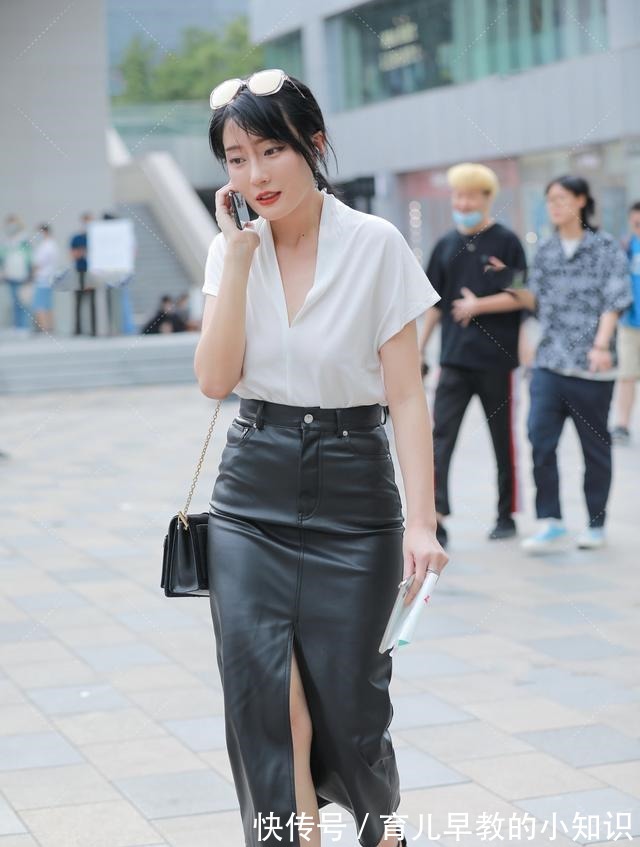 性感 皮质高开叉长裙,搭配轻盈白衬衫,性感时尚尽显都市丽人好气质!