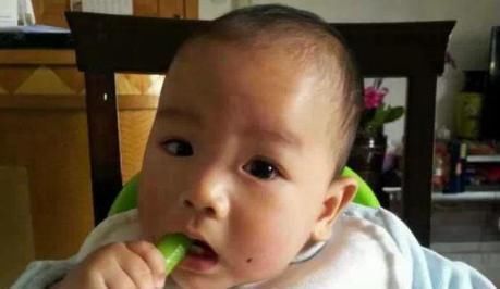 家长|8岁男童生命垂危，胃里抽出一斤脓液，这些食物还敢给孩子吃吗